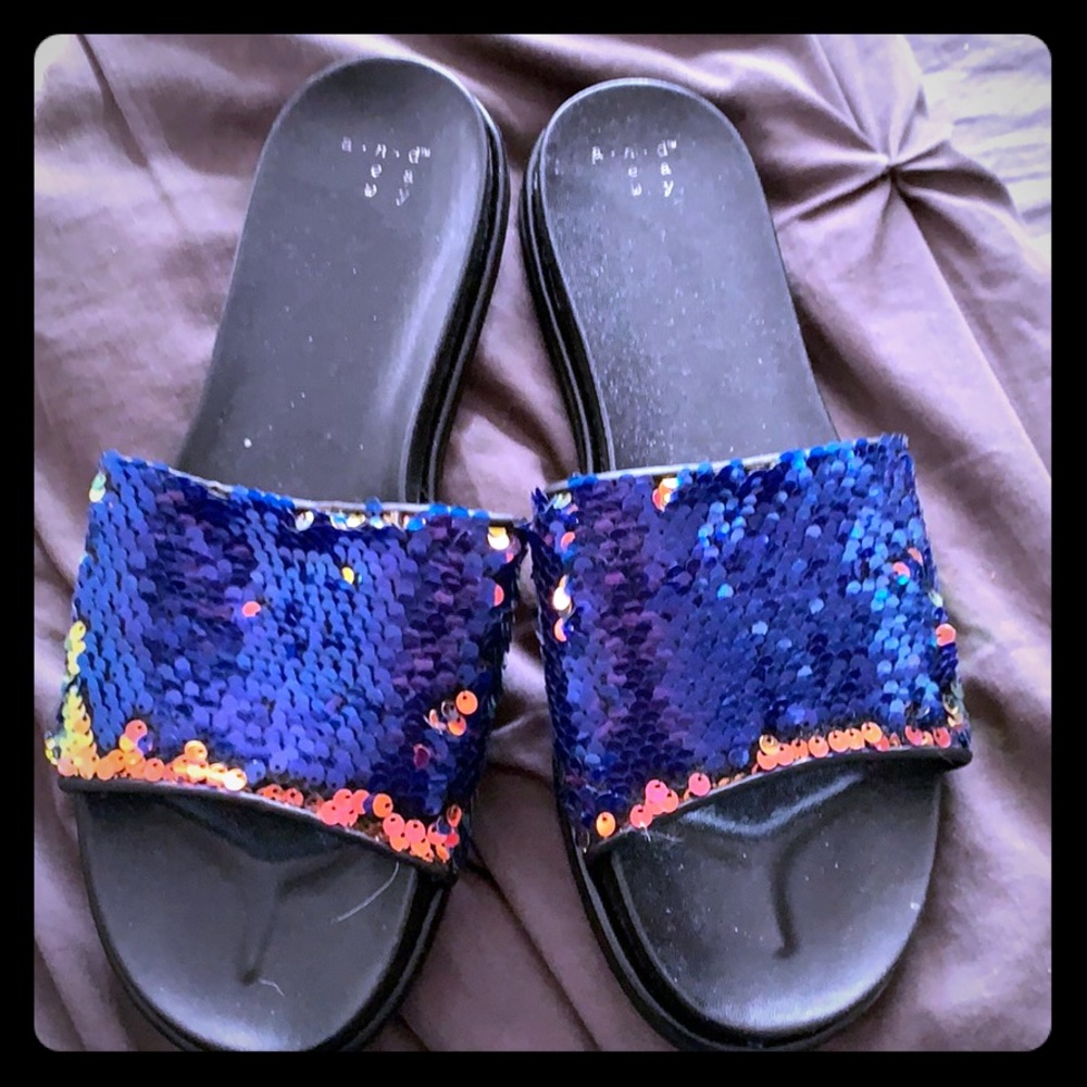 NWT Flipping Sequins Slides